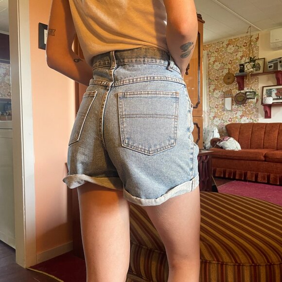 90s Road Runner Lightwash high waisted 100% cotton denim jean shorts! - Picture 6 of 12